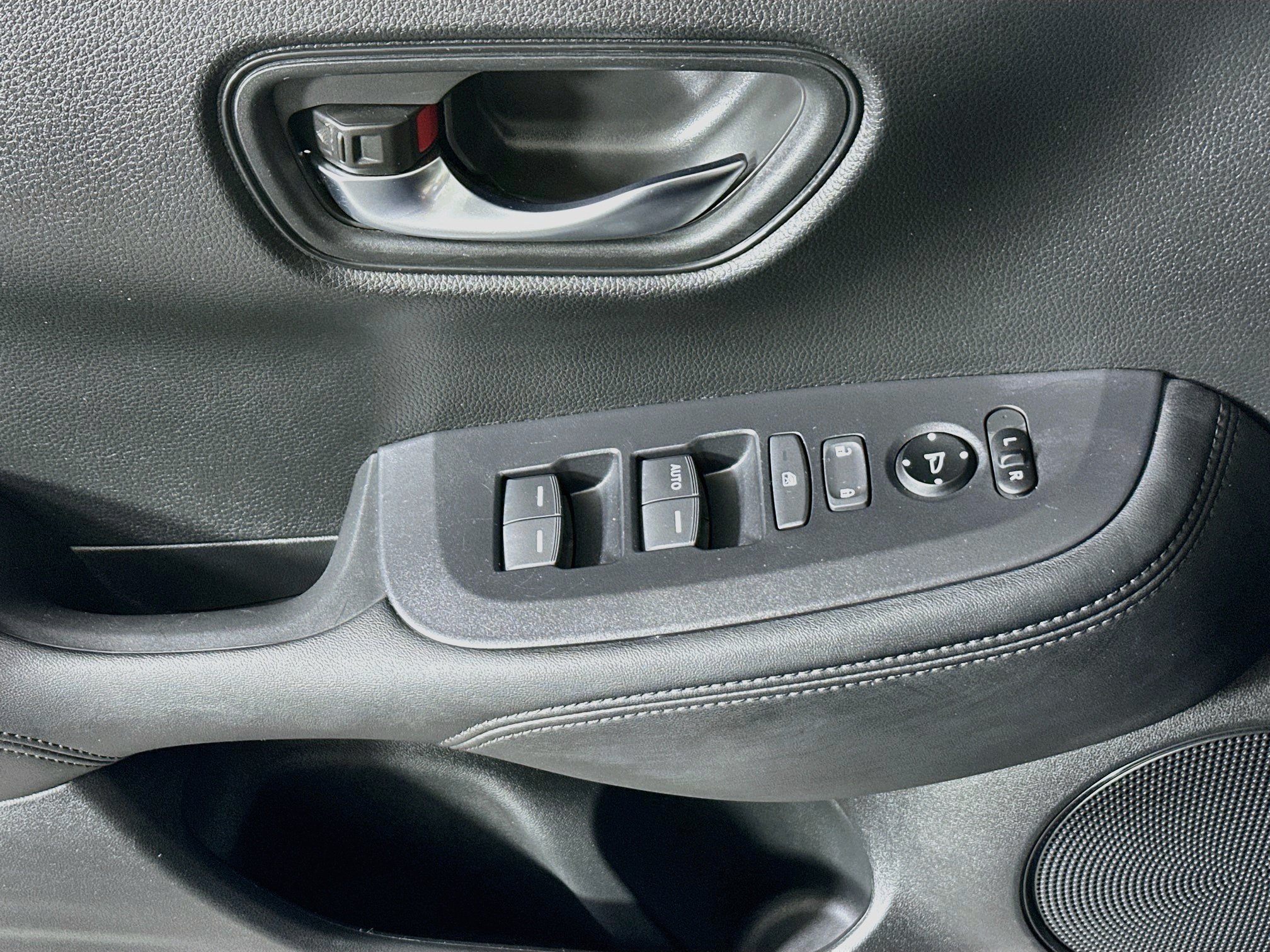 Used 2024 Honda HR-V LX image 14