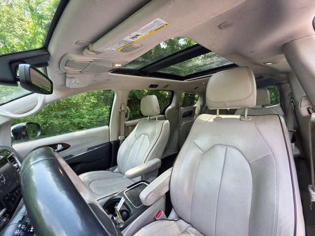 Used 2020 Chrysler Pacifica Limited FWD image 13