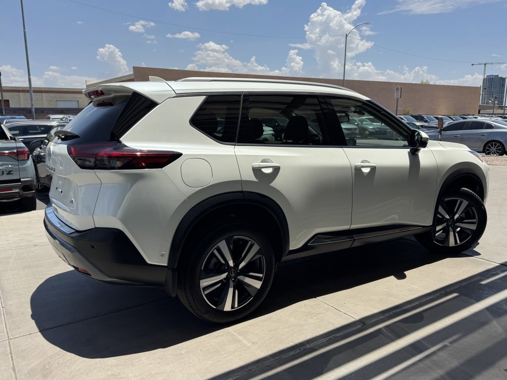 Used 2023 Nissan Rogue SL w/ SL Premium Package image 2