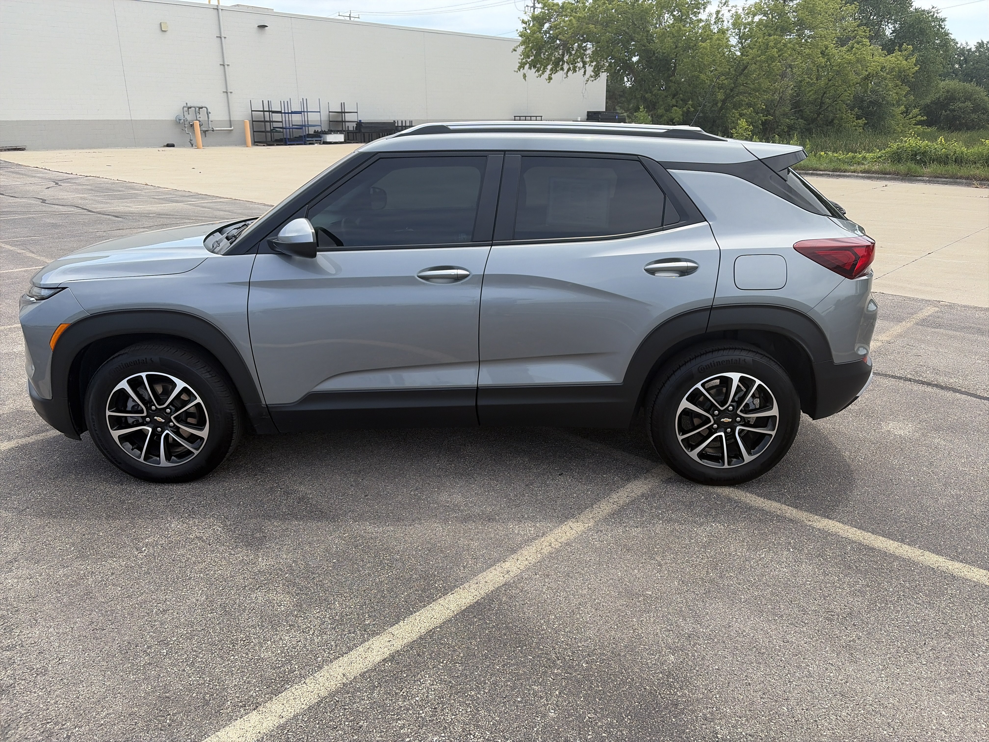 Used 2024 Chevrolet TrailBlazer LT w/ LT Cold Weather Package FWD image 3