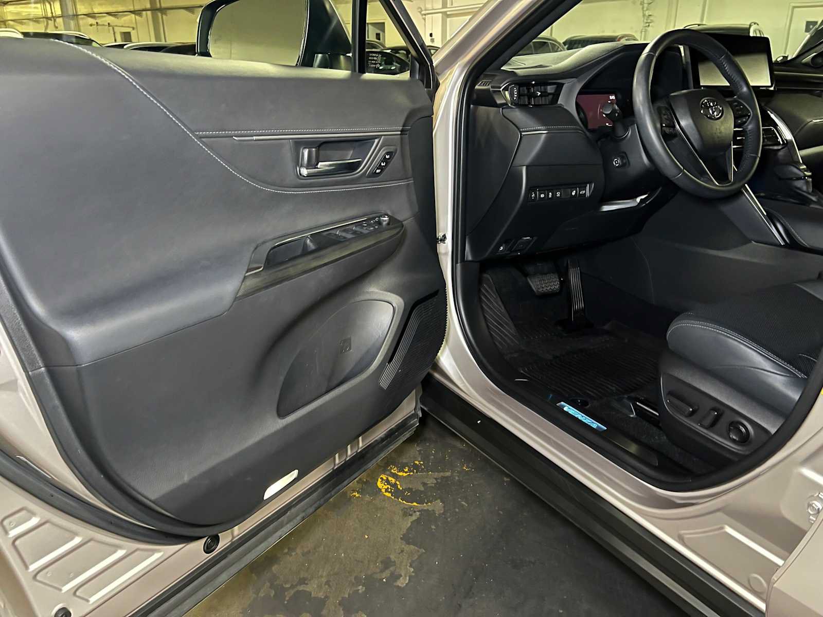 Used 2021 Toyota Venza Limited w/ Advanced Technology Package AWD/4WD image 21
