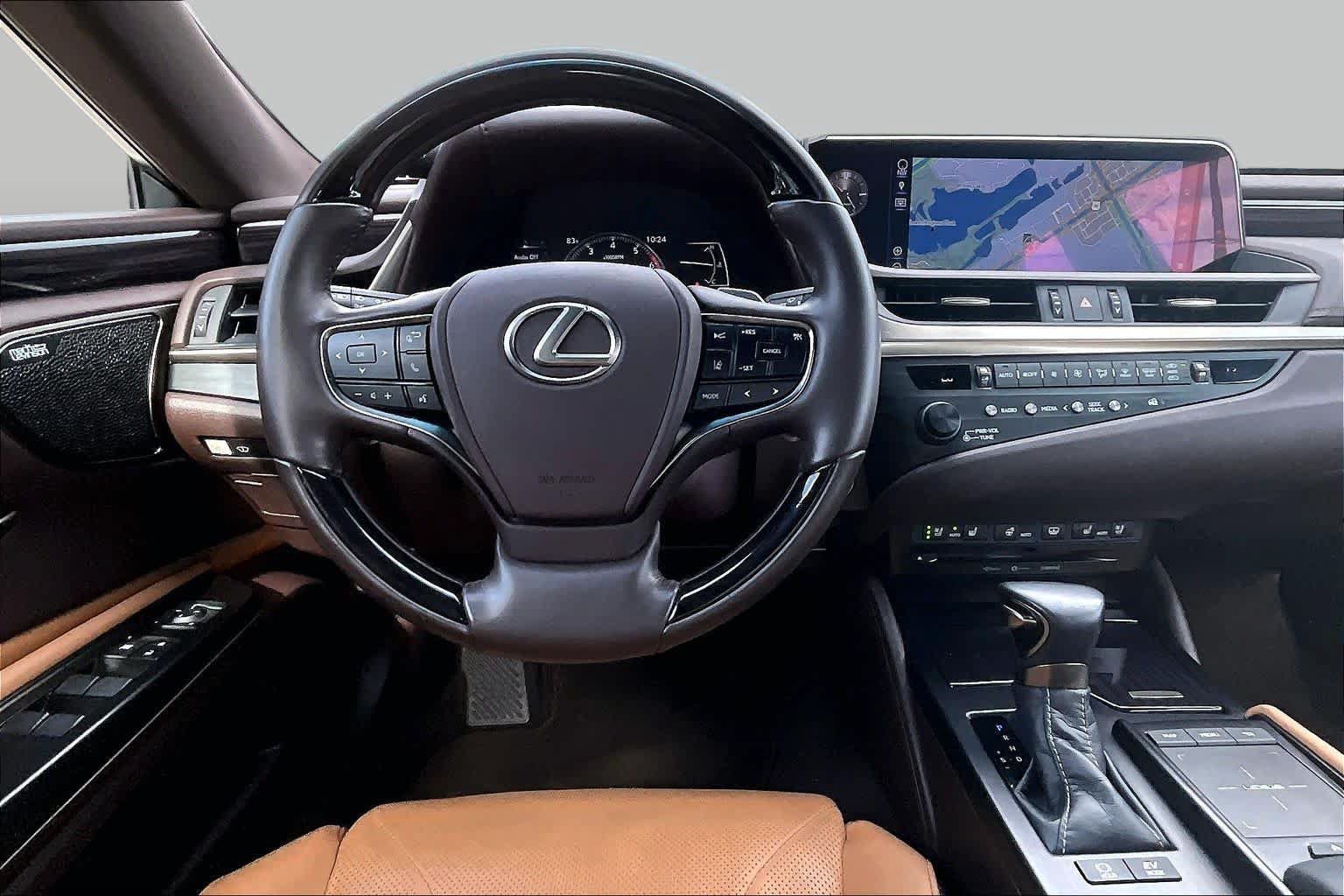 Used 2019 Lexus ES 300h Ultra Luxury w/ Accessory Package 2 FWD image 6