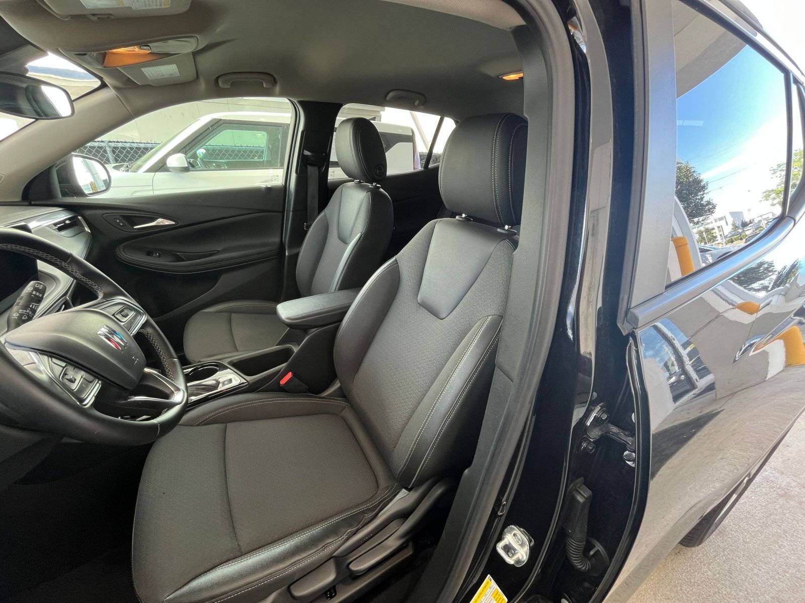 Used 2025 Buick Encore GX Preferred image 35