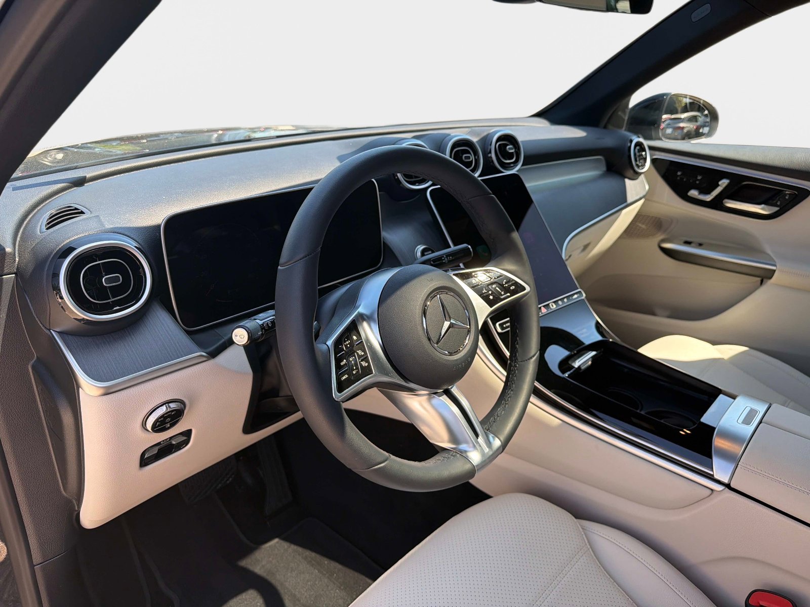 Used 2026 Mercedes-Benz GLC 300 4MATIC image 17
