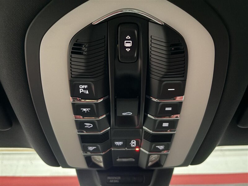 Used 2020 Porsche Macan GTS AWD/4WD image 29