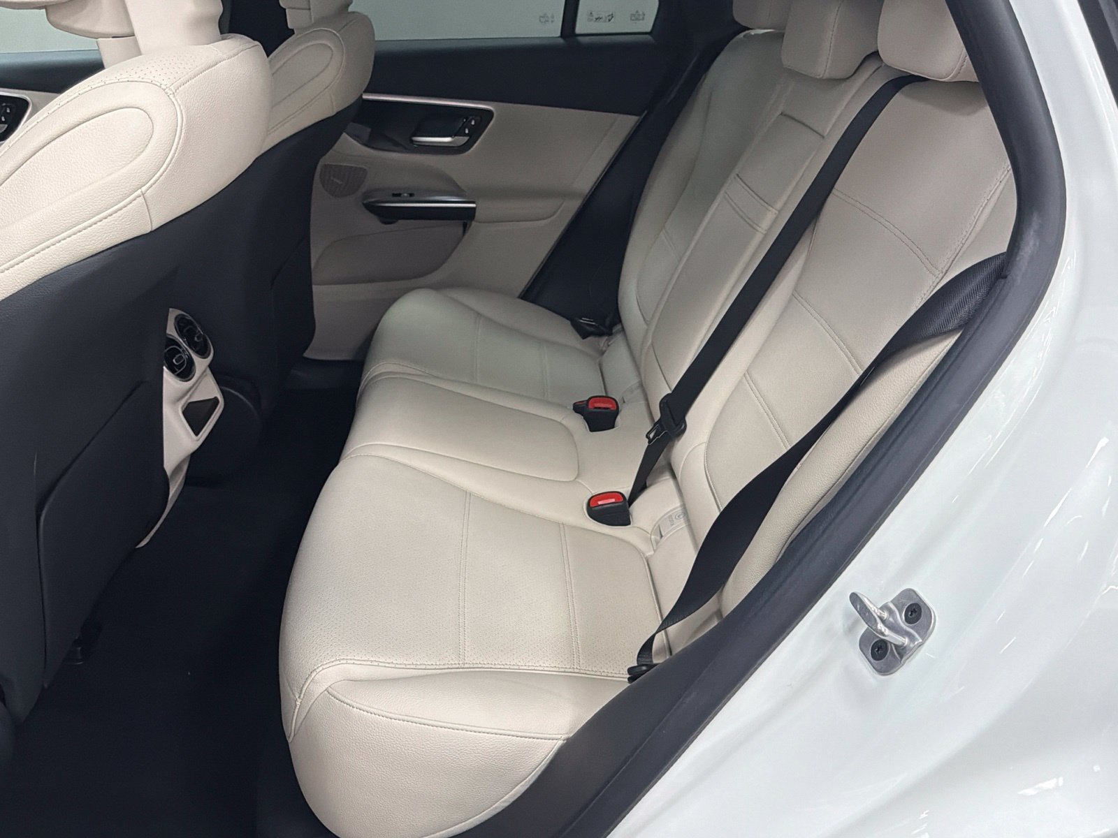 Certified 2026 Mercedes-Benz GLC 300 image 37
