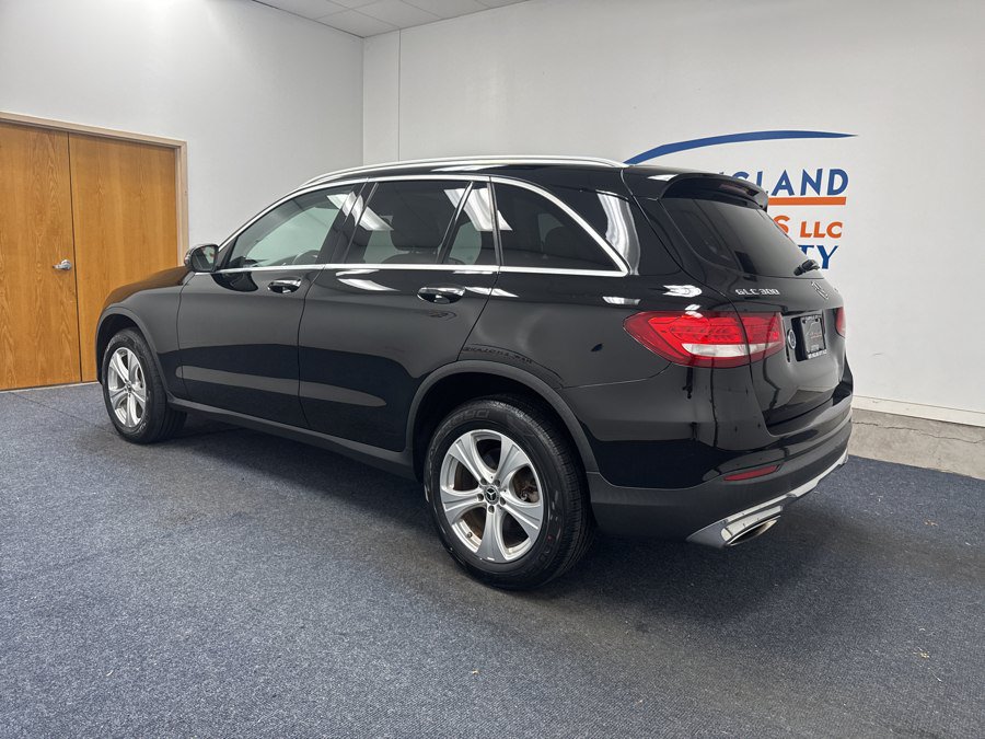 Used 2018 Mercedes-Benz GLC 300 4MATIC w/ Multimedia Package image 2