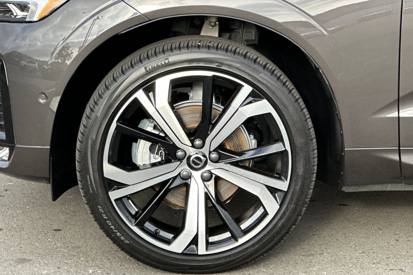 Certified 2024 Volvo XC60 B5 Ultimate w/ Protection Package Premier image 12