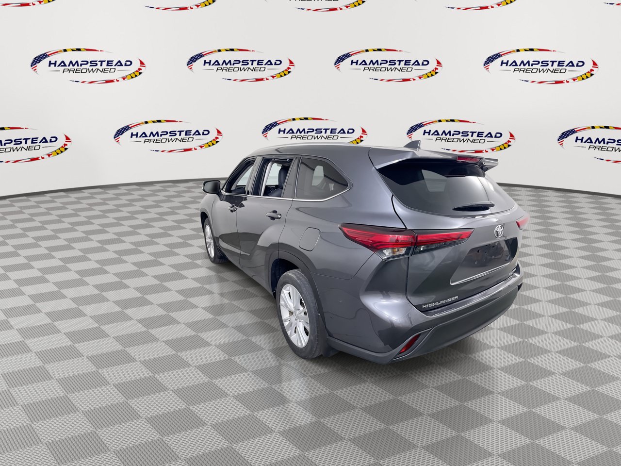 Used 2020 Toyota Highlander XLE AWD/4WD image 6