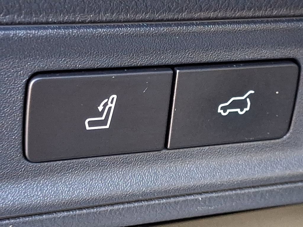 Used 2022 Ford Expedition Limited image 25