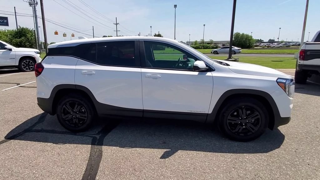 Used 2023 GMC Terrain SLE FWD image 9