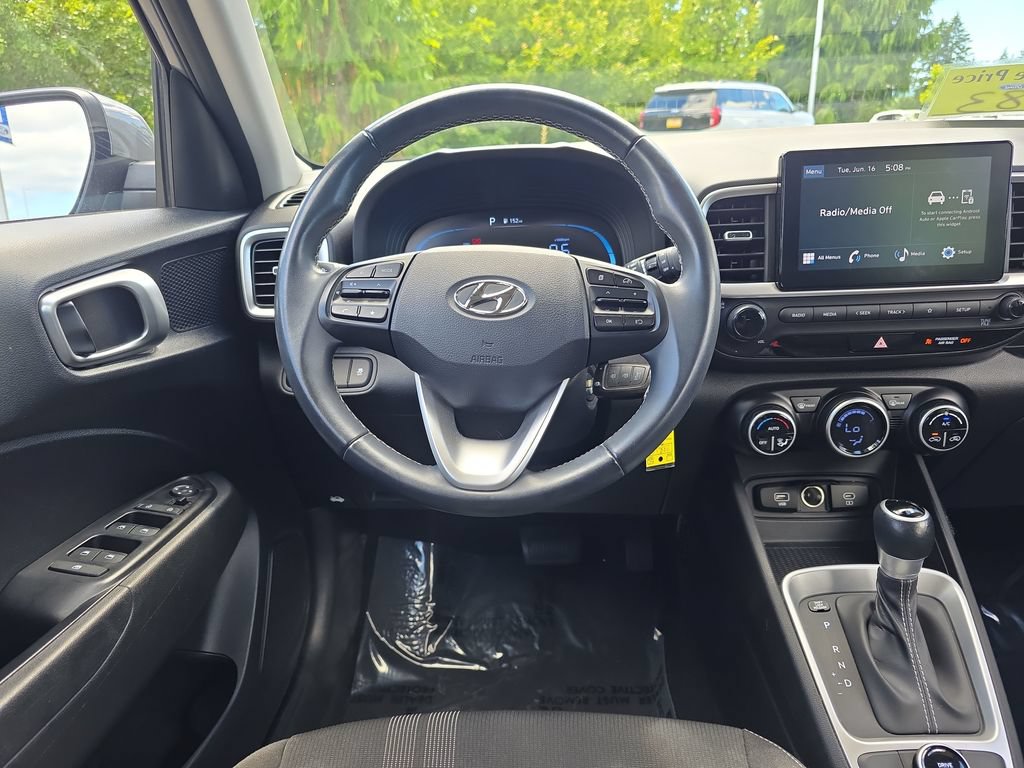 Used 2023 Hyundai Venue SEL FWD image 8