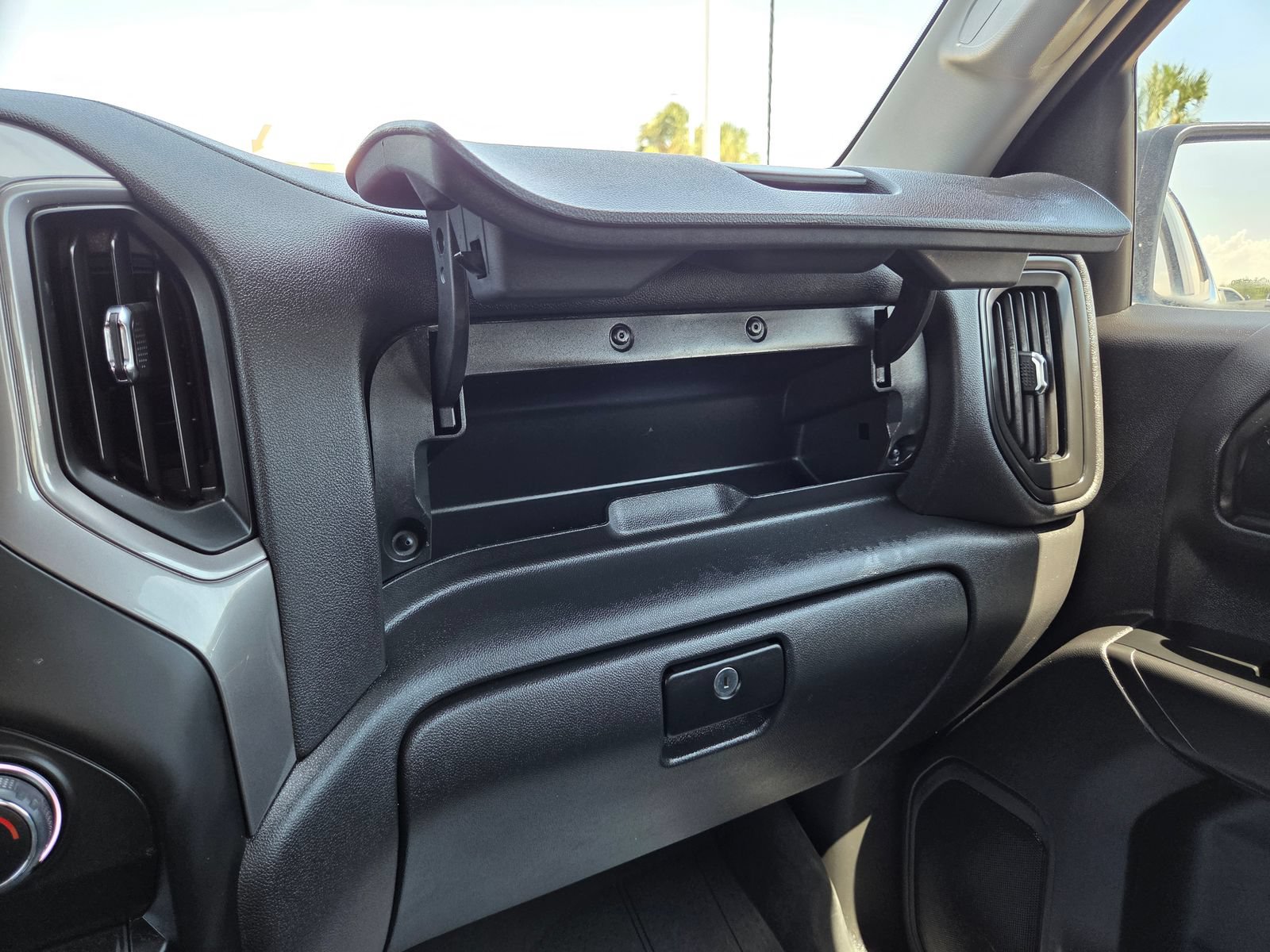 Used 2023 Chevrolet Silverado 1500 Custom RWD image 32