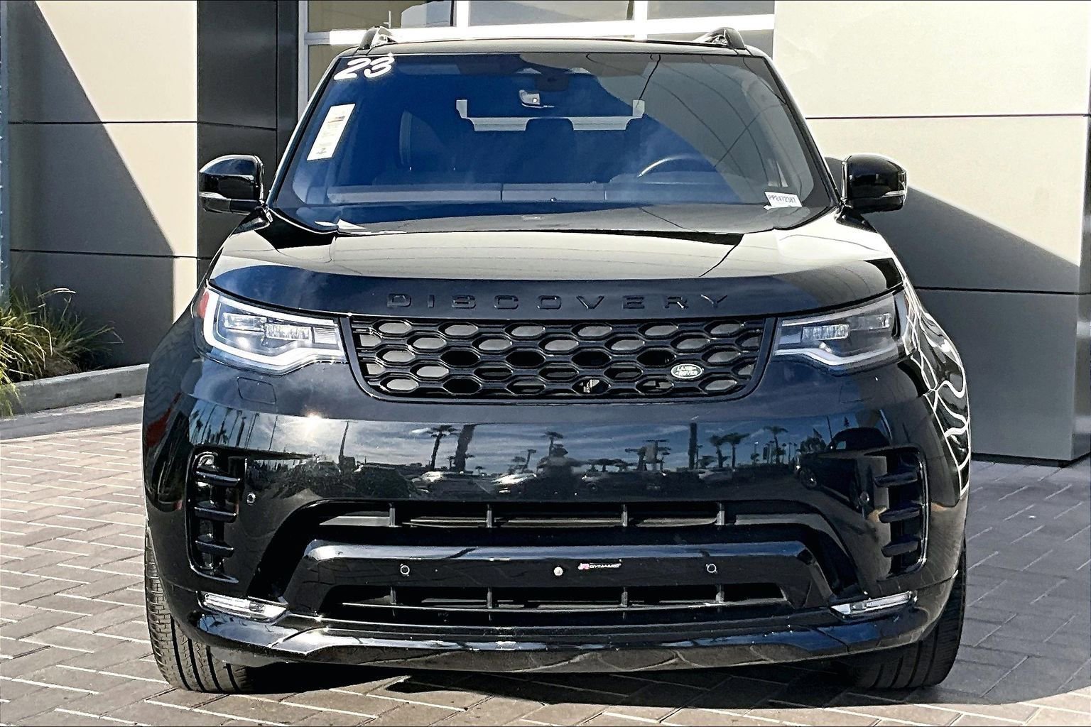 Used 2023 Land Rover Discovery S R-Dynamic image 2