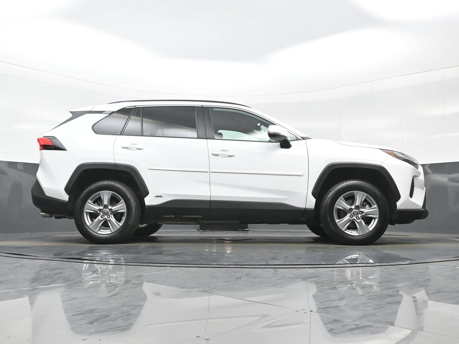 Used 2024 Toyota RAV4 LE AWD/4WD image 31