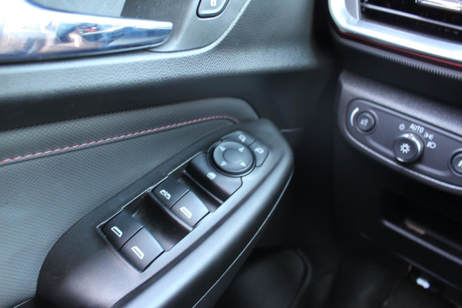 Used 2022 Chevrolet TrailBlazer RS image 27