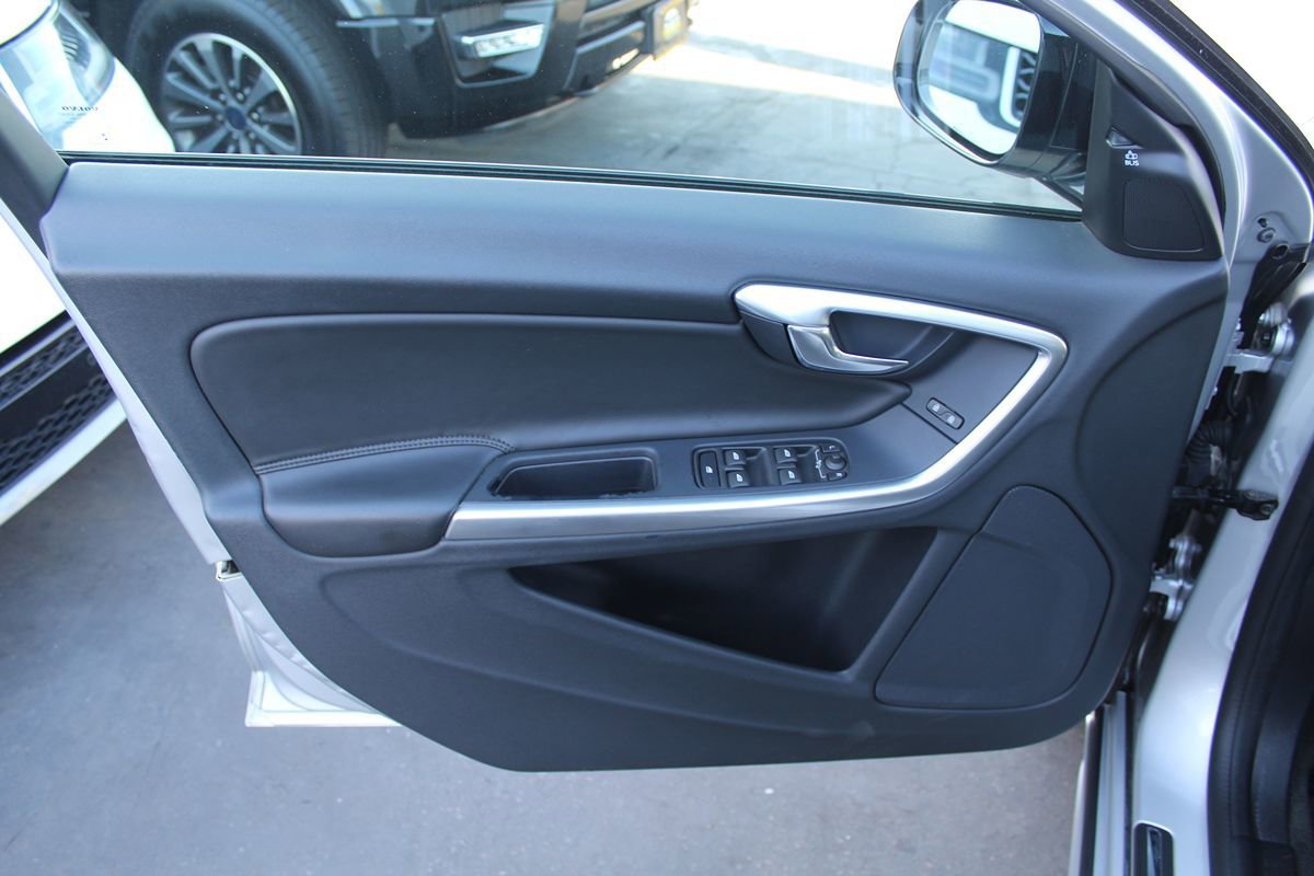 Used 2018 Volvo V60 T5 Cross Country AWD/4WD image 17