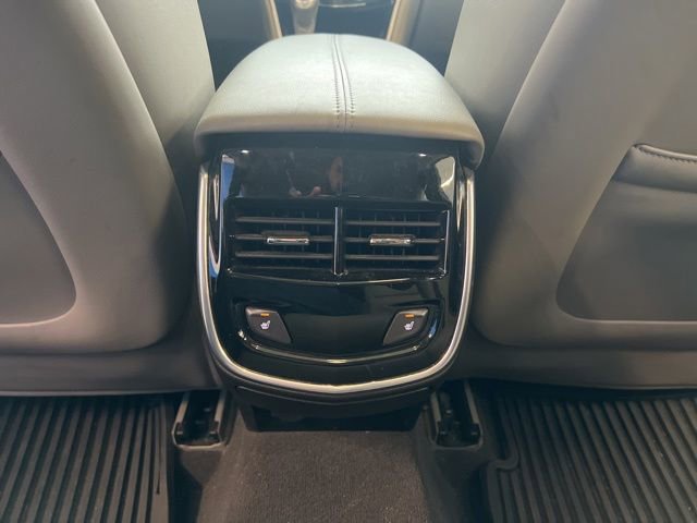 Used 2013 Cadillac XTS Luxury FWD image 18