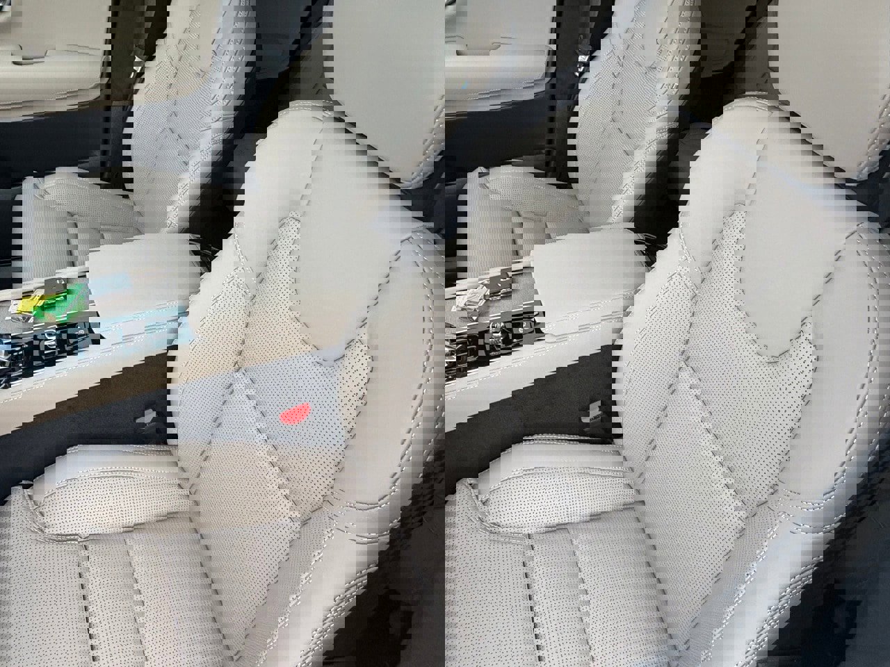 New 2026 Volvo XC90 B6 Ultra w/ Lounge Package image 18