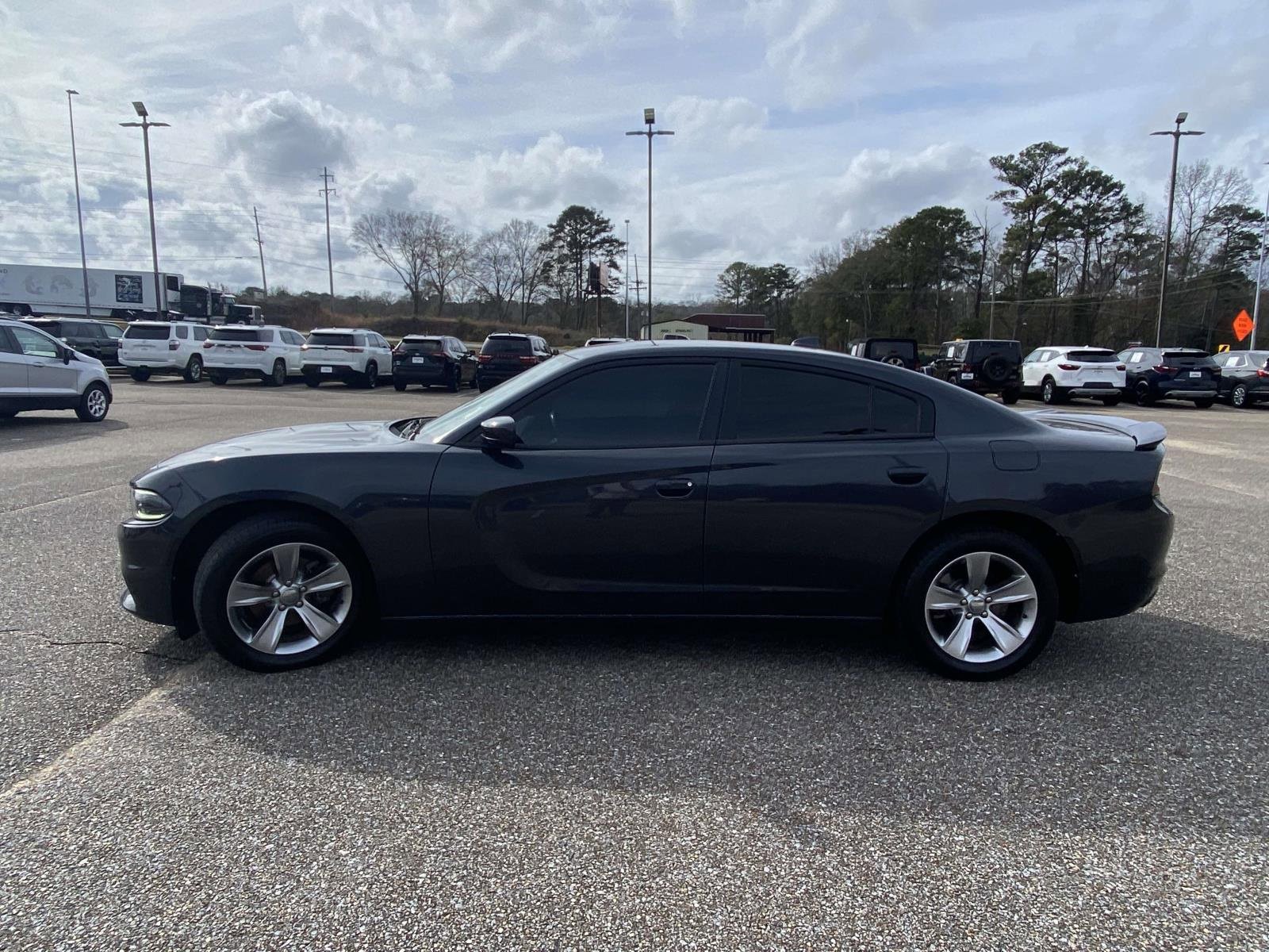 Used 2018 Dodge Charger SXT Plus image 4