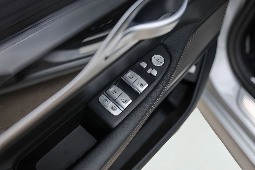 Used 2019 BMW 740i w/ Executive Package RWD image 26