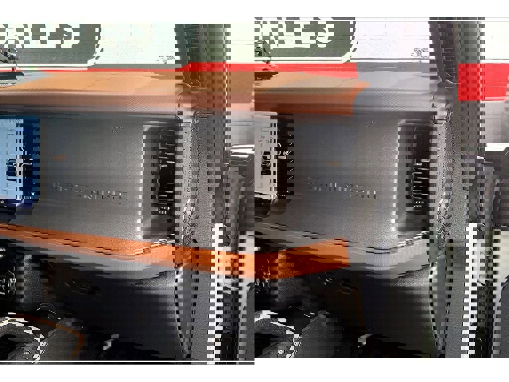 Used 2024 Ford Bronco Outer Banks image 17