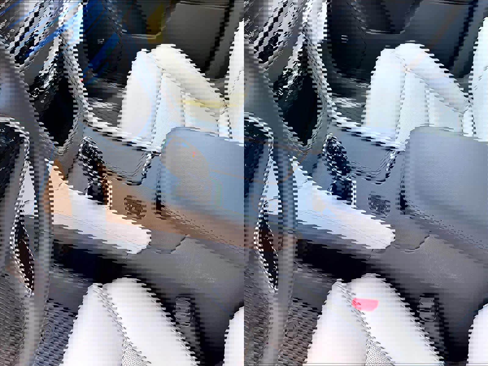 Used 2018 Cadillac XT5 Luxury w/ Driver Awareness Package AWD/4WD image 19