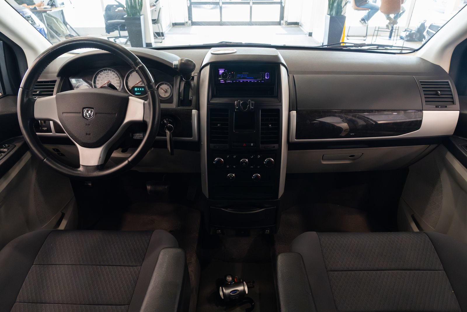 Used 2010 Dodge Grand Caravan SXT FWD image 10