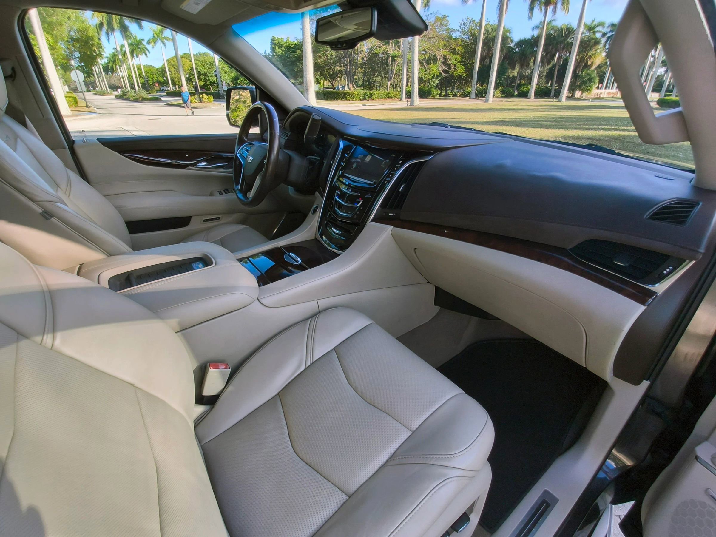 Used 2016 Cadillac Escalade Luxury image 41