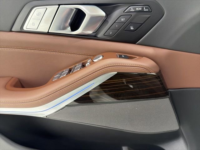 Used 2026 BMW X7 xDrive40i w/ Premium Package image 11