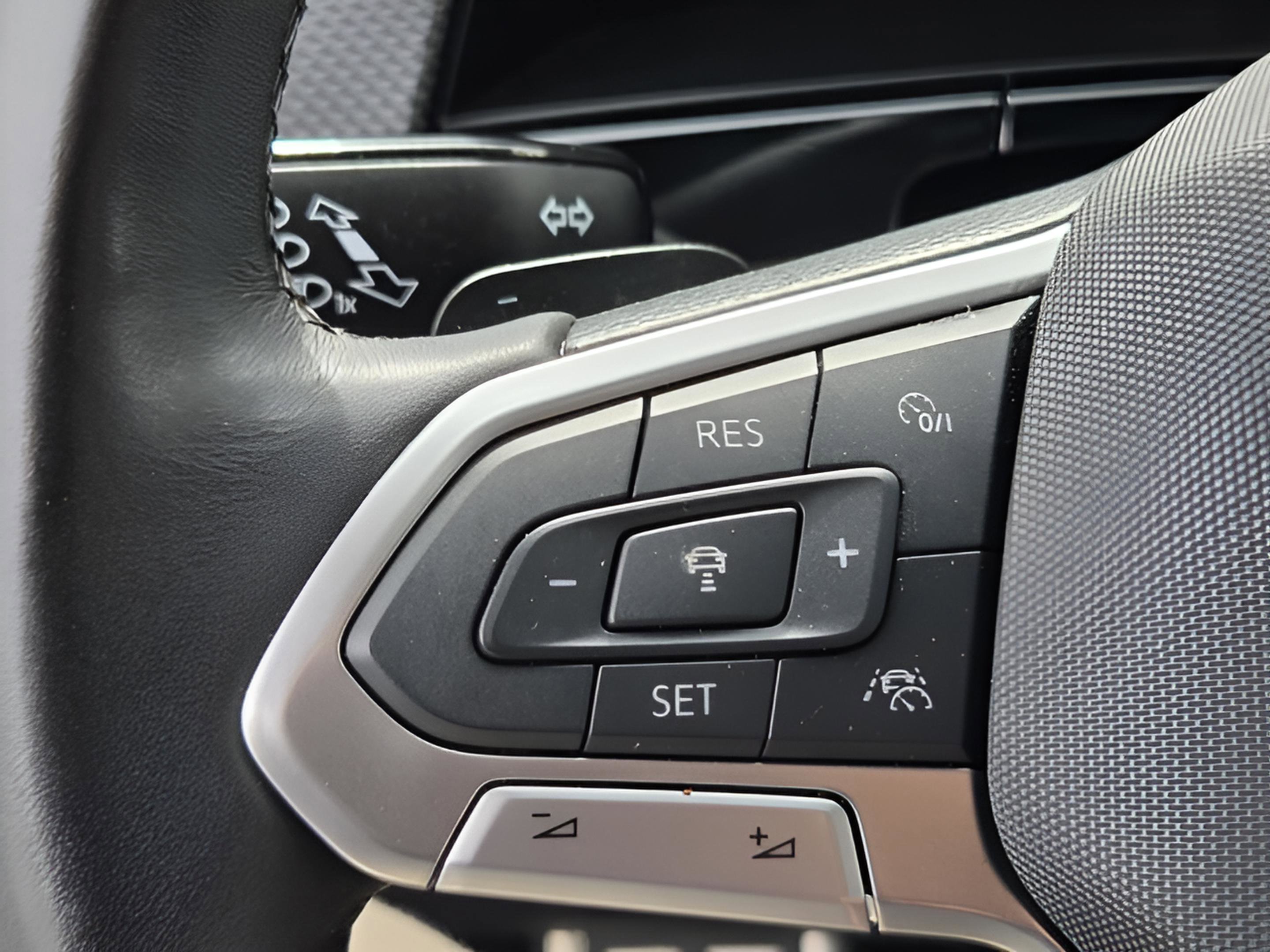 Certified 2025 Volkswagen Atlas Cross Sport SEL Premium R-Line image 25