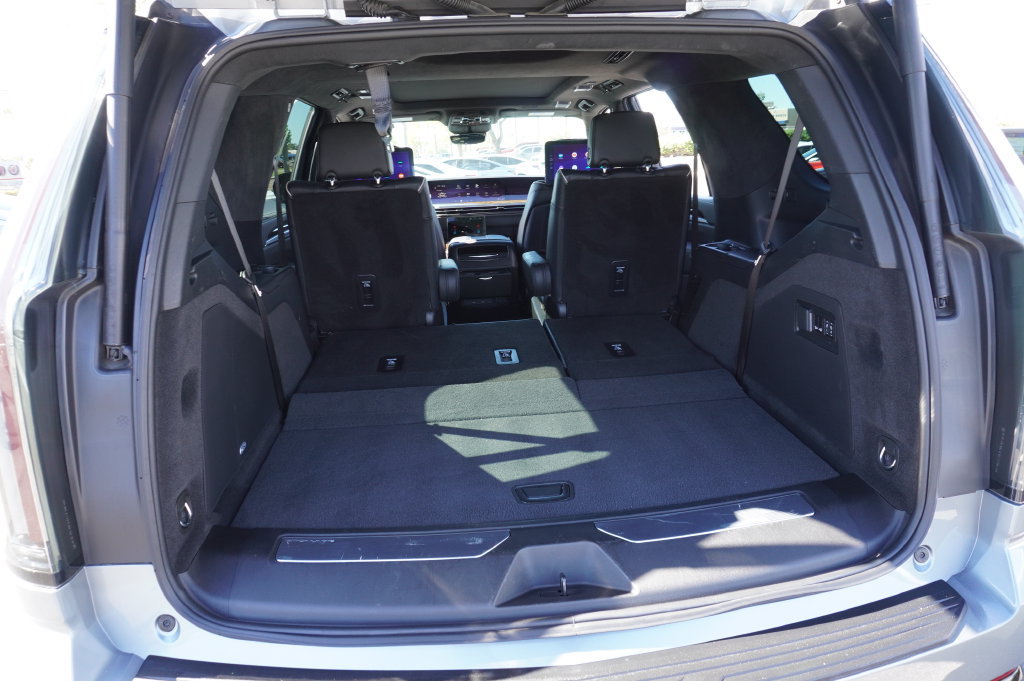 Certified 2025 Cadillac Escalade Sport Platinum AWD/4WD image 12