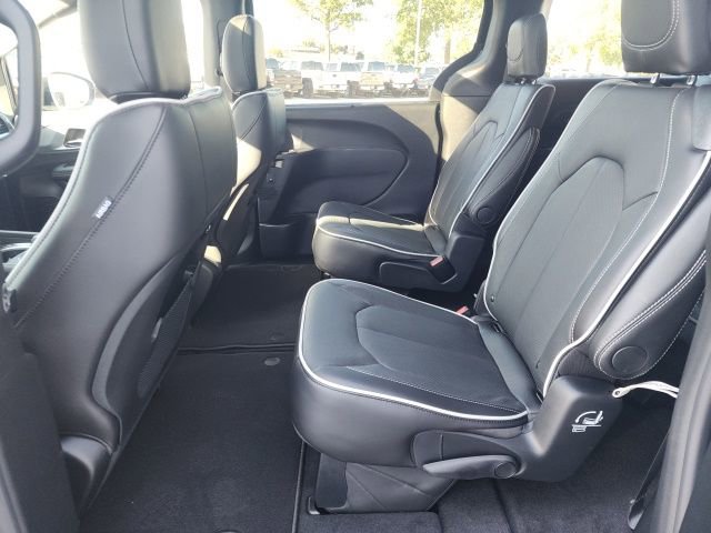 New 2026 Chrysler Pacifica Limited w/ S Appearance Package image 19
