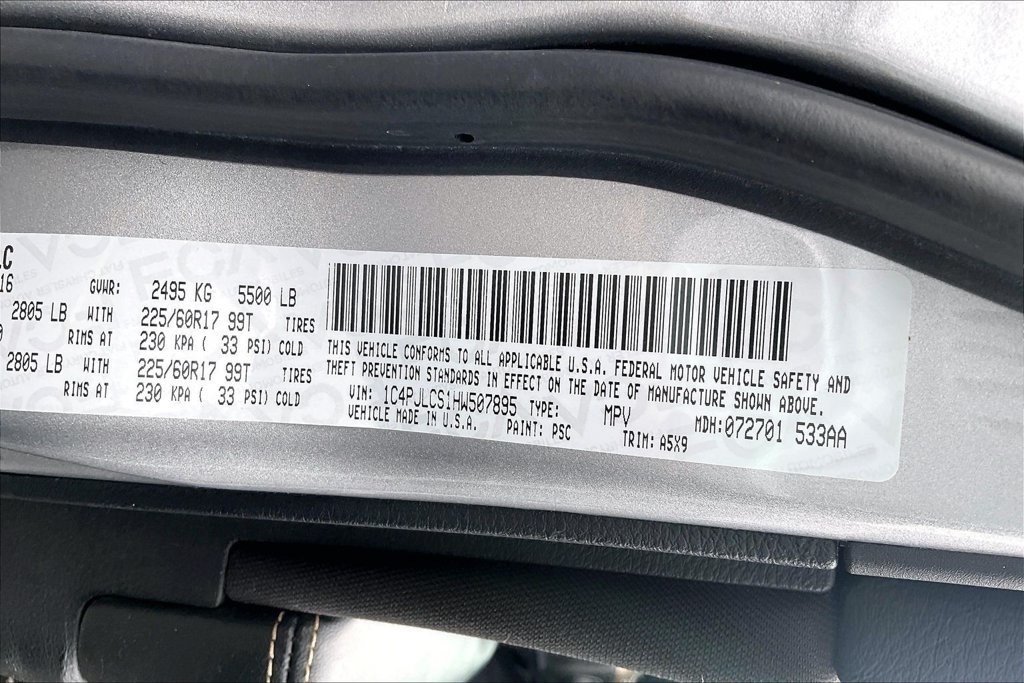 Used 2017 Jeep Cherokee Latitude w/ Safety/Convenience Group FWD image 33