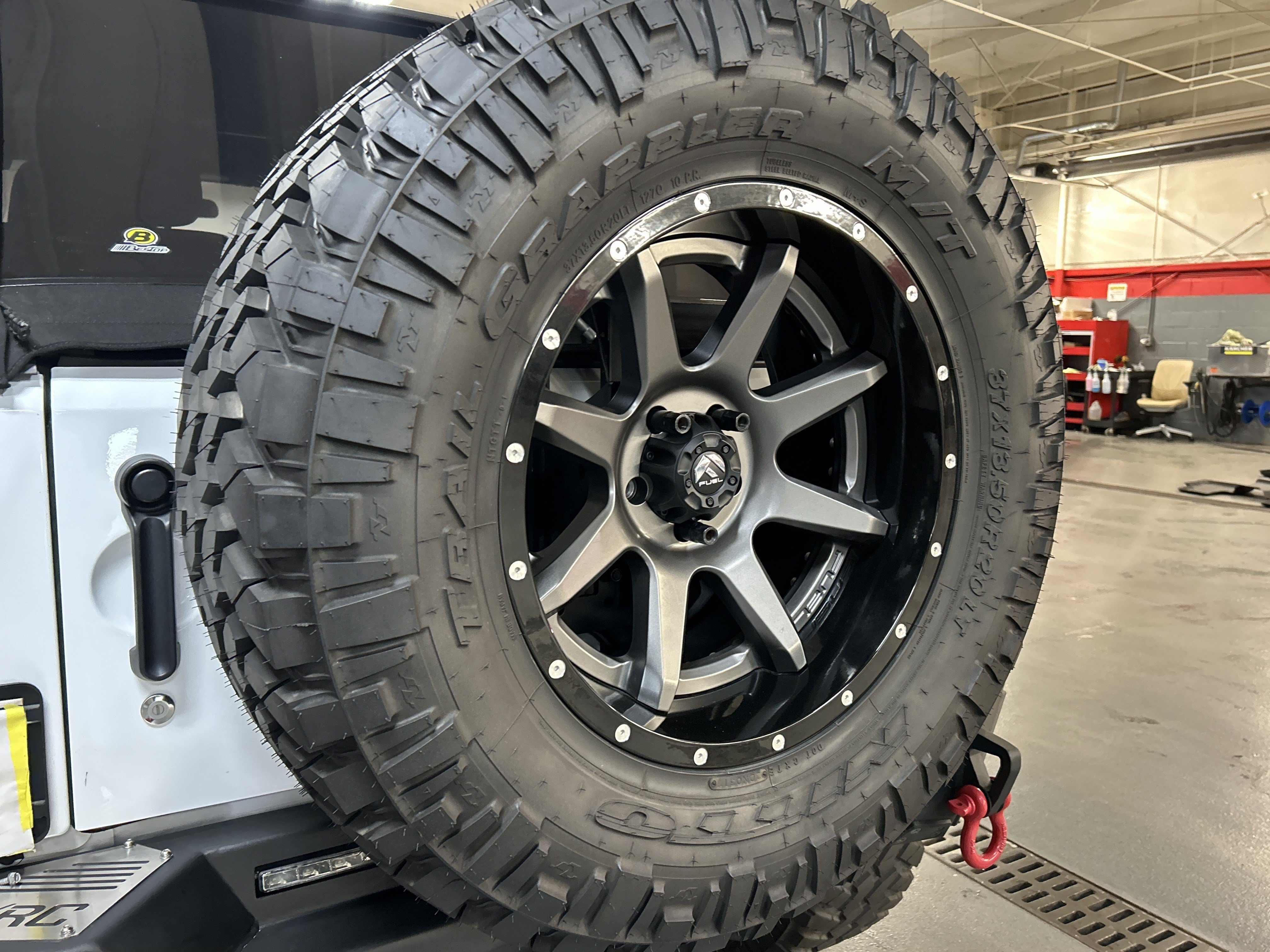 Used 2017 Jeep Wrangler Unlimited Sport w/ Connectivity Group AWD/4WD image 14