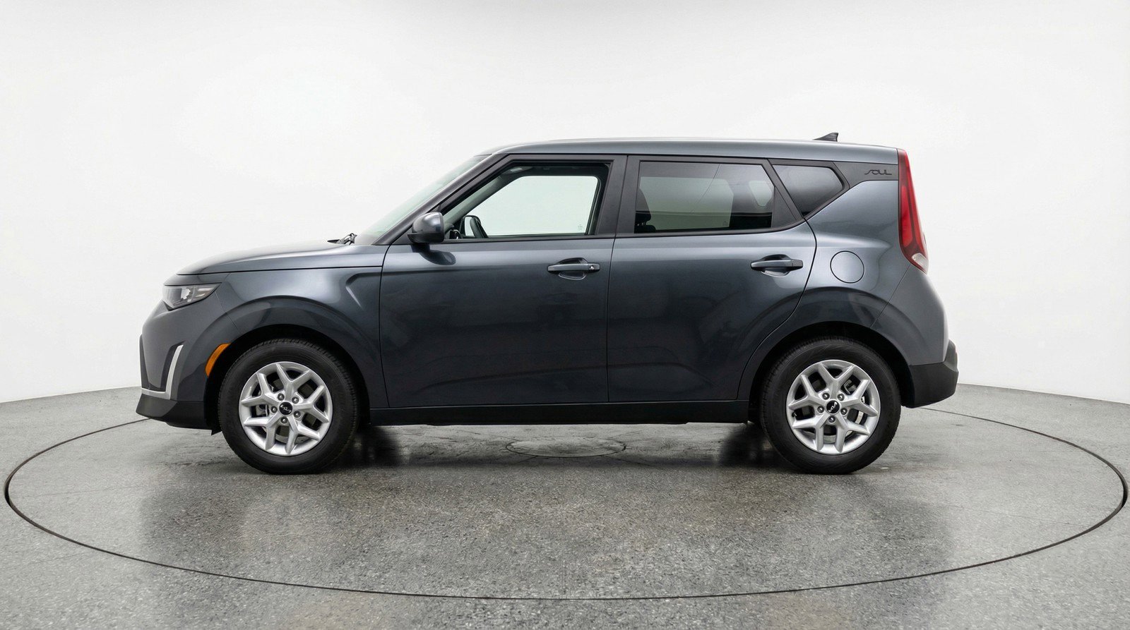 Used 2025 Kia Soul LX w/ LX Technology Package FWD image 5