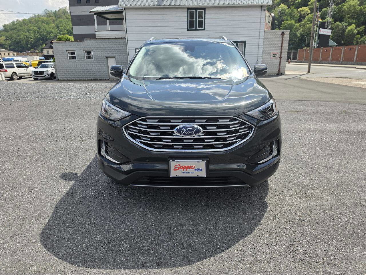 Used 2023 Ford Edge Titanium AWD/4WD image 3