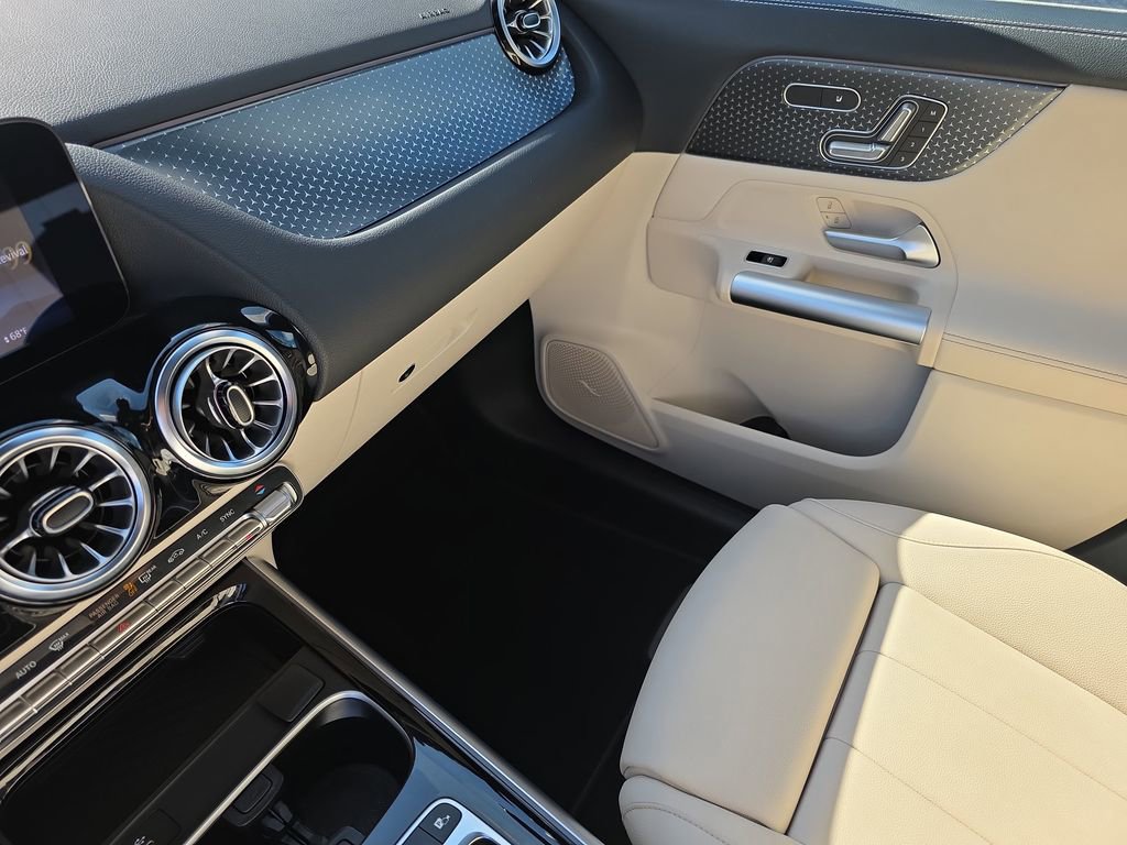 Certified 2025 Mercedes-Benz GLA 250 4MATIC image 32