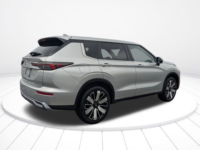 New 2026 Mitsubishi Outlander SE FWD image 3