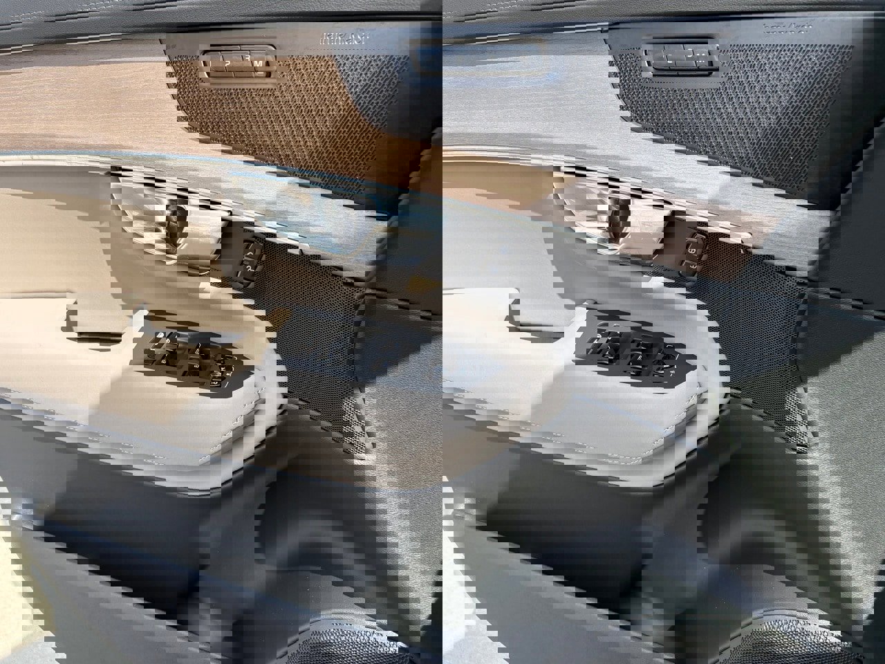 New 2026 Volvo XC90 B6 Ultra image 15