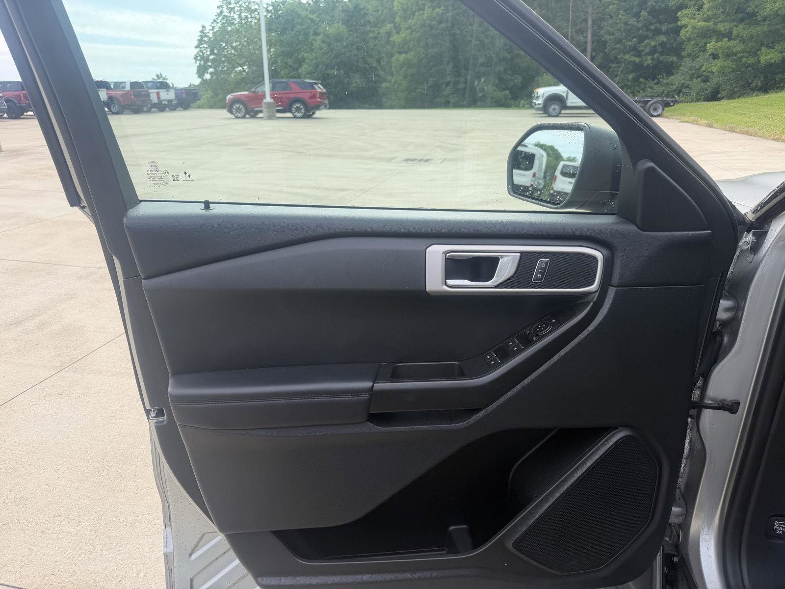 Used 2021 Ford Explorer 4WD w/ Class III Trailer Tow Package image 12