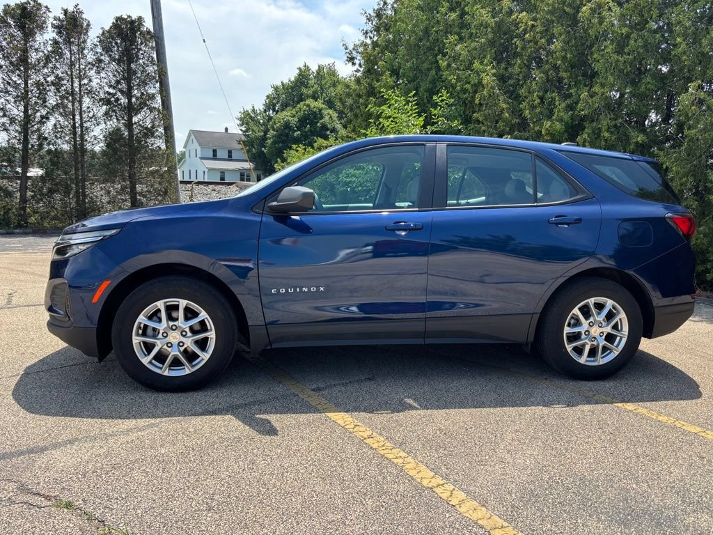 Used 2022 Chevrolet Equinox LS FWD image 3