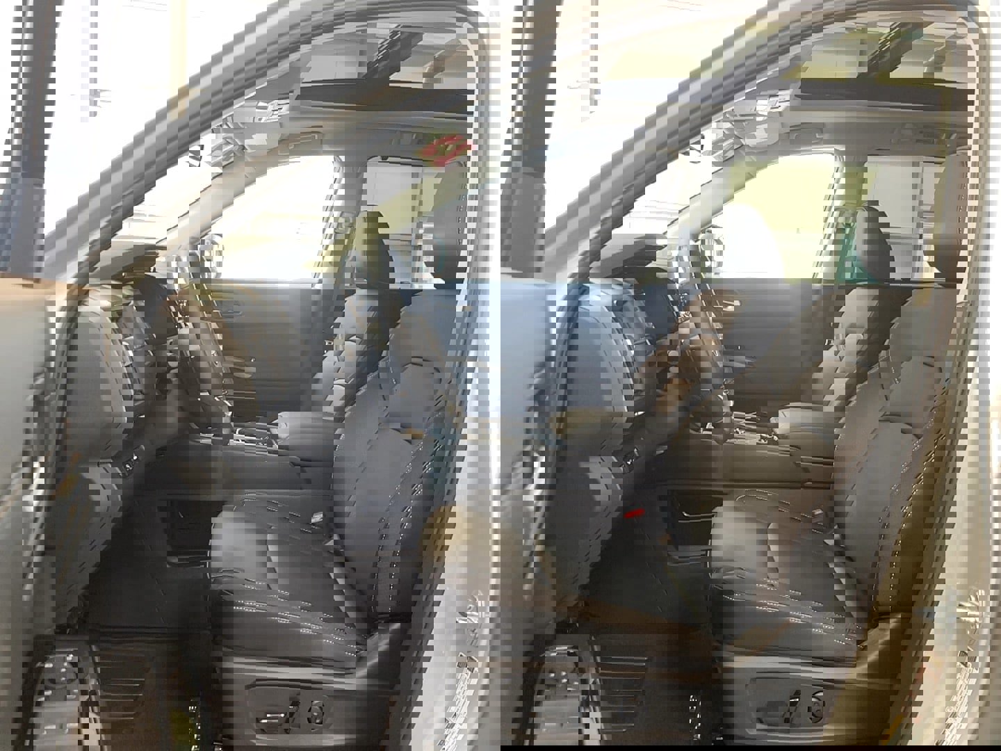 Used 2025 Nissan Pathfinder SL w/ SL Premium Package image 15