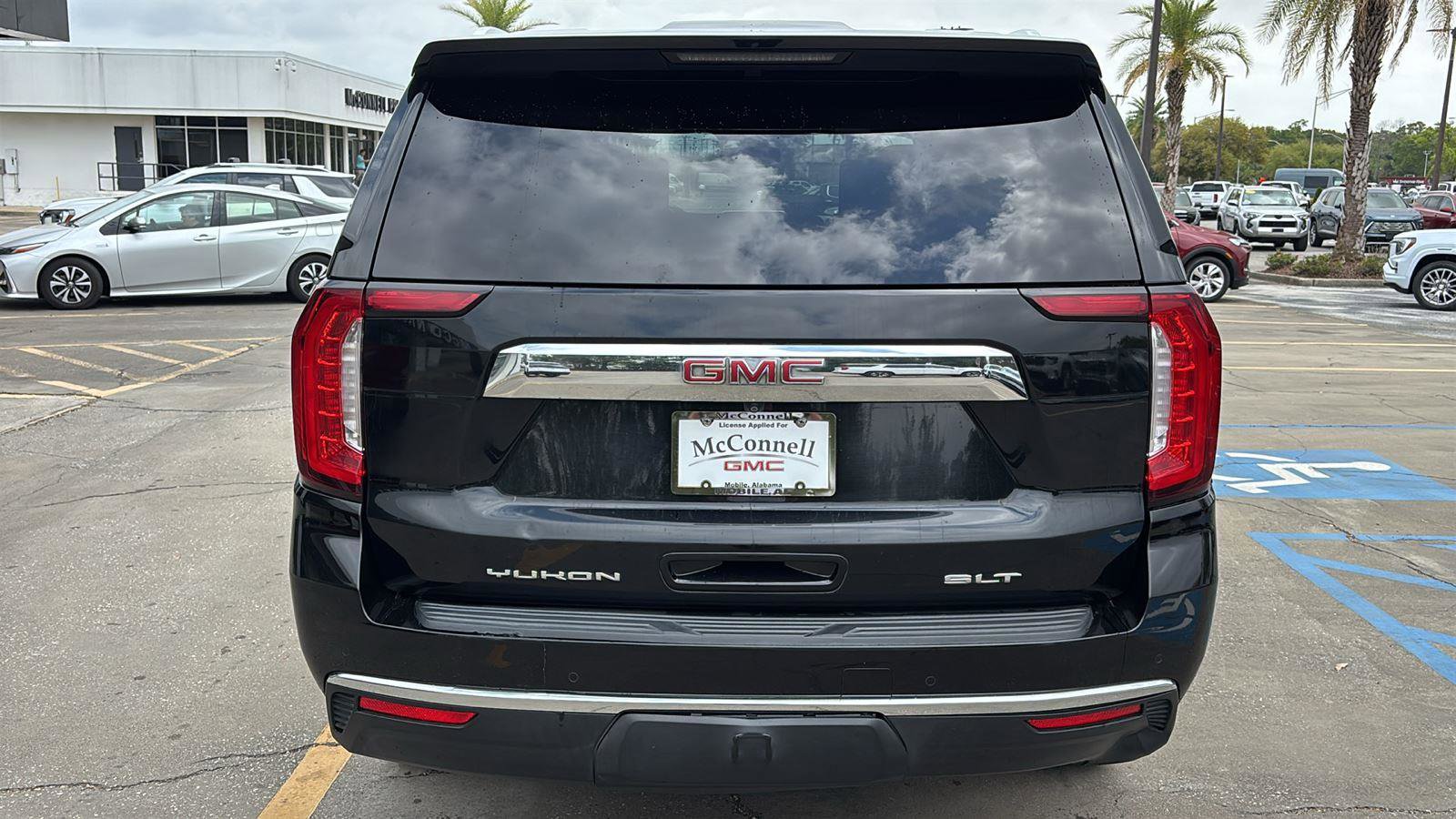 Used 2021 GMC Yukon SLT w/ SLT Luxury Plus Package image 6