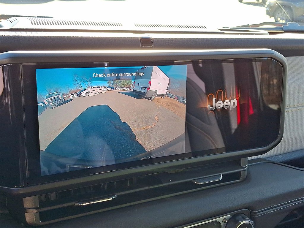 Used 2025 Jeep Wrangler Unlimited Sahara image 15