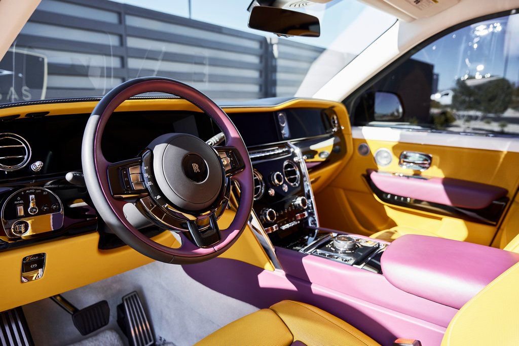 Used 2025 Rolls-Royce Cullinan image 2