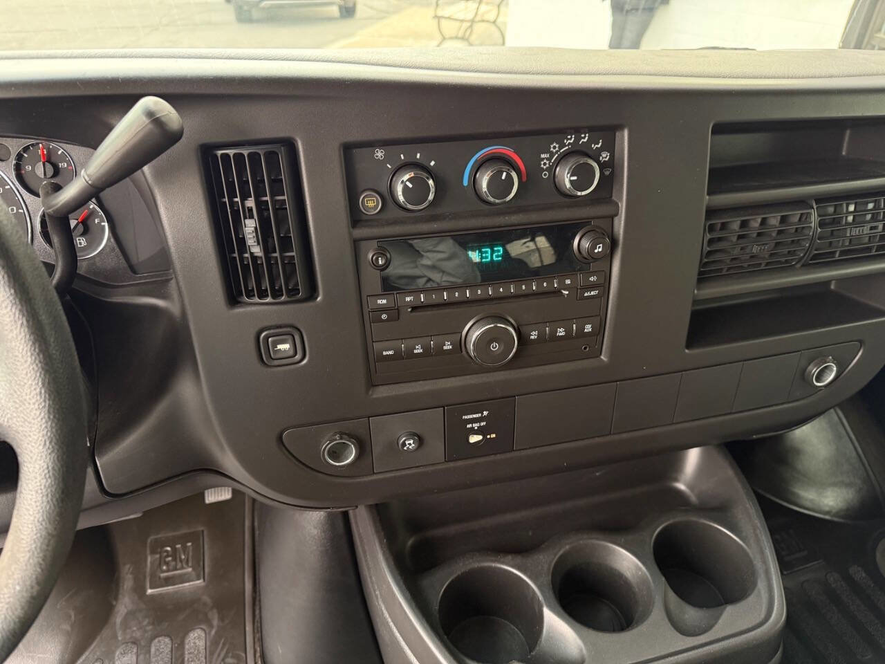 Used 2009 Chevrolet Express 3500 Passenger w/ LT Preferred Equipment Group image 12