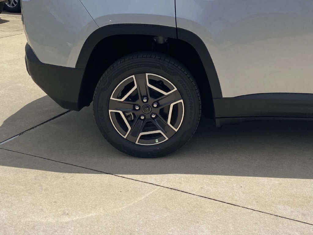 New 2026 Jeep Cherokee Laredo AWD/4WD image 7
