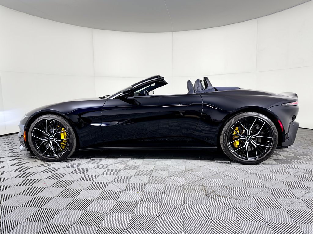 Used 2023 Aston Martin V8 Vantage Roadster RWD image 2