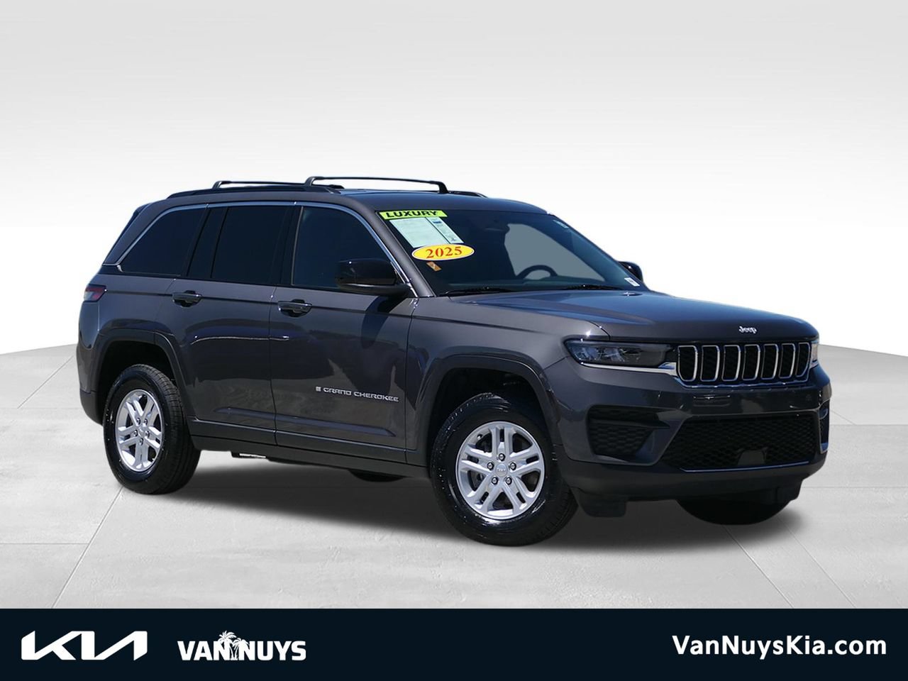 Used 2025 Jeep Grand Cherokee Laredo